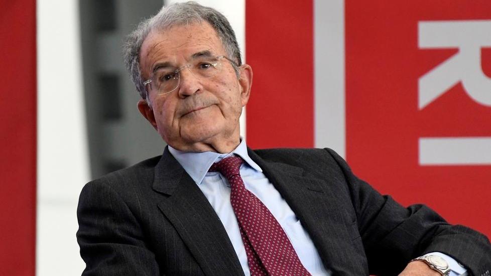 L'ex premier Prodi ripercorre la sua vita in un libro, l'Incontro-presentazione all’Ariostea
