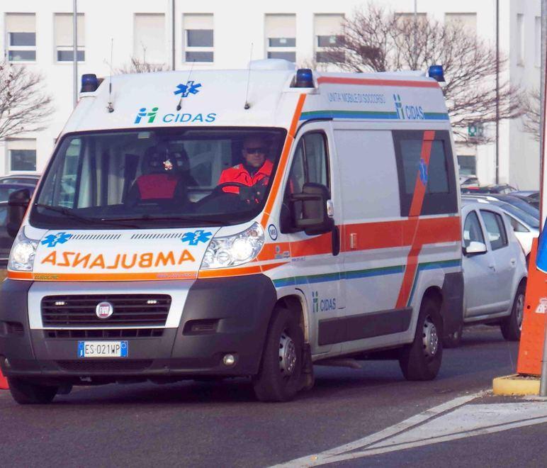 Lasciò morire in casa la madre dopo una caduta perchè aveva paura di andare in ospedale per il Covid, prosciolto il figlio 