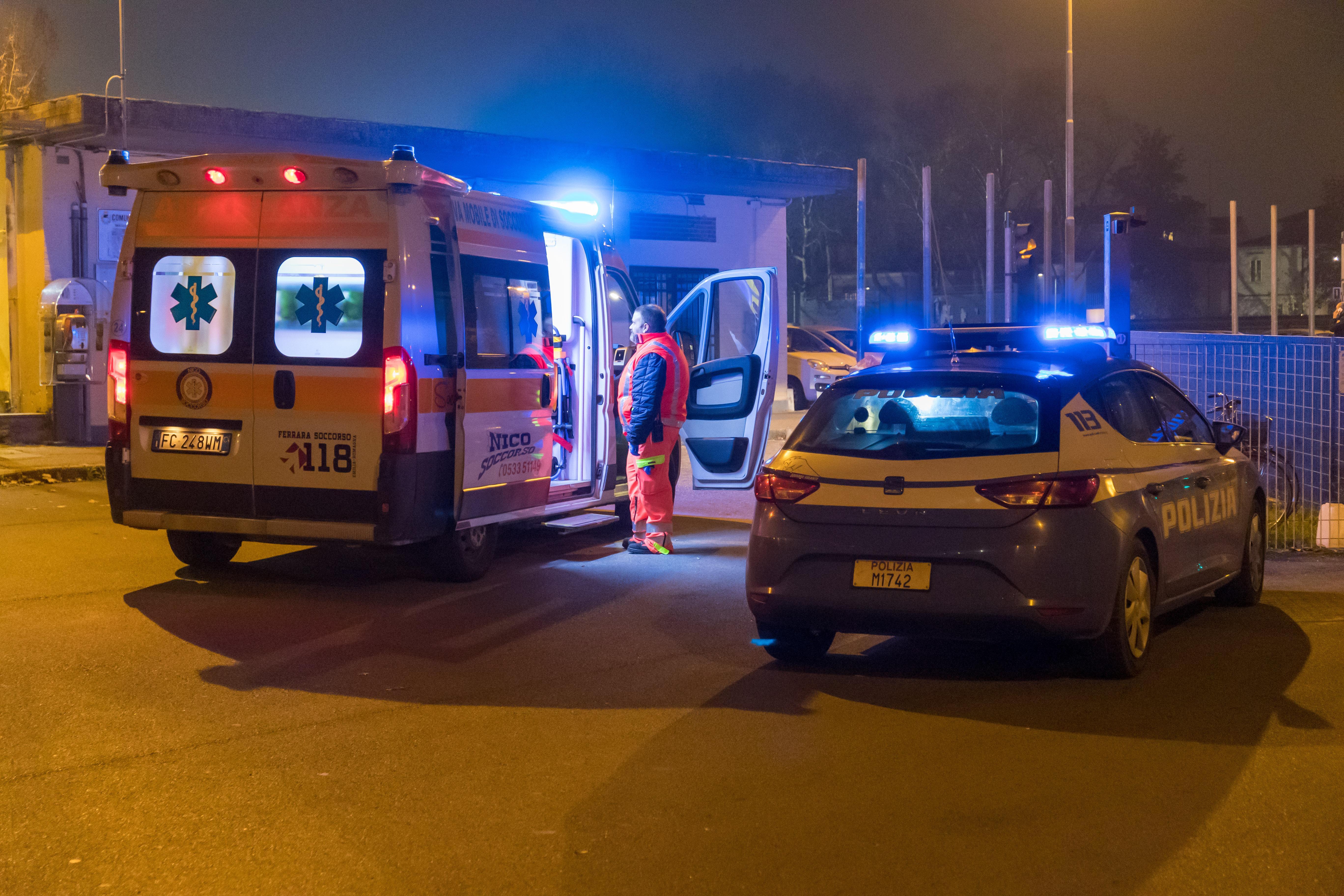 Ragazzino massacrato di botte in Piazza Ariostea per una sigaretta, denunciati i quattro aggressori 