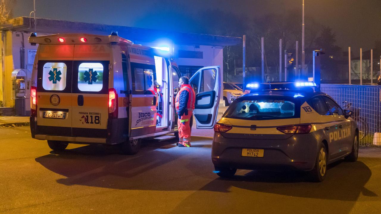 Ragazzino massacrato di botte in Piazza Ariostea per una sigaretta, denunciati i quattro aggressori