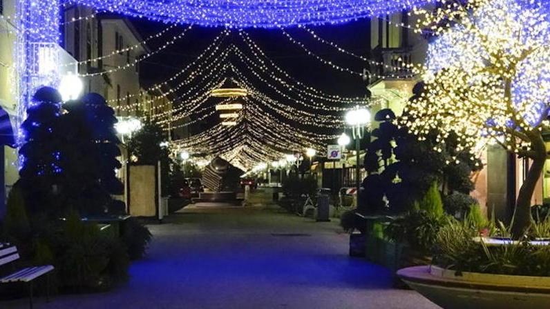 Albero, eventi e addobbi Forte accende le luci è il regno di Babbo Natale