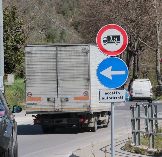 Nuovo asfalto sulla Sarzanese Iniziano i lavori di Anas 