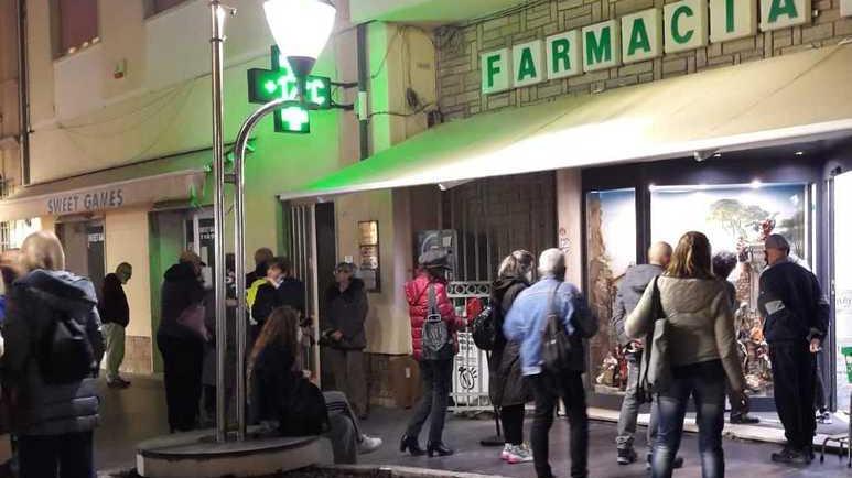 Presepe in vetrina, con i simboli del paese Abagnale: «Tradizione da consolidare»
