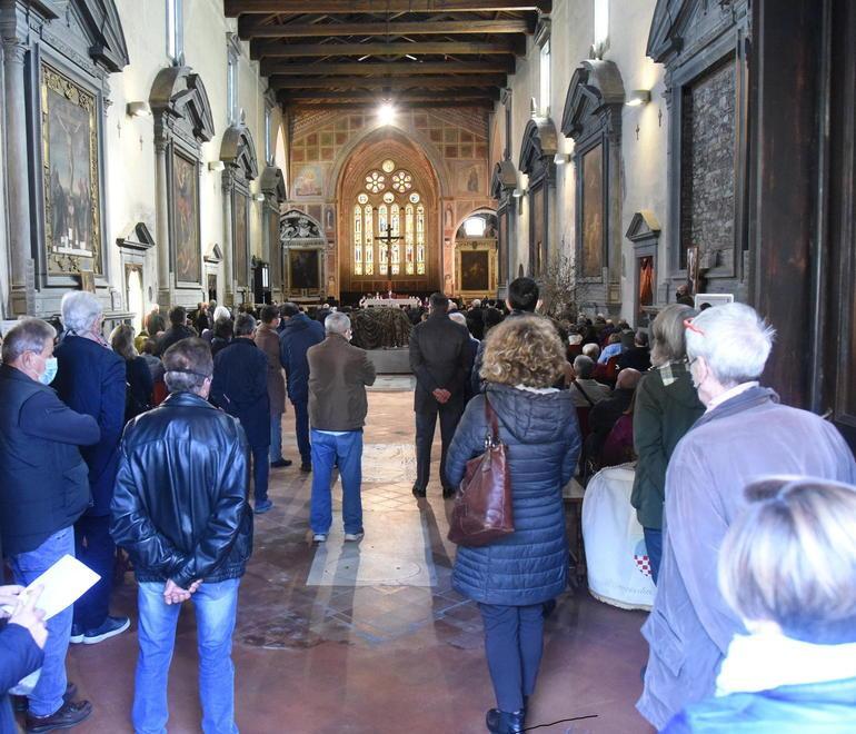 San Domenico gremita per l’ultimo saluto a Paci «Buona strada, Ivano» 