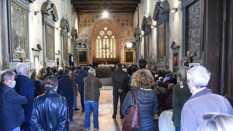 San Domenico gremita per l’ultimo saluto a Paci «Buona strada, Ivano»
