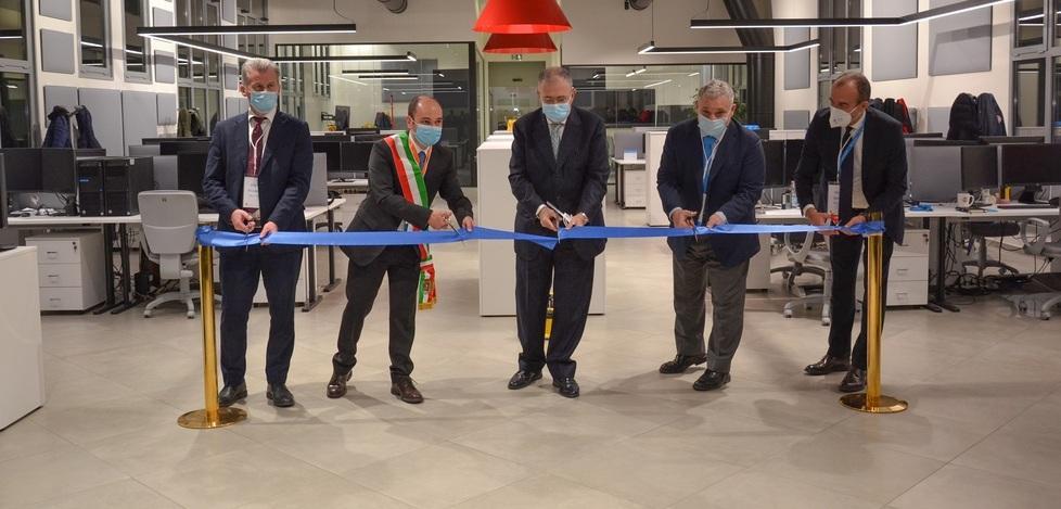 Il prefetto al taglio del nastro per il nuovo reparto della Berco