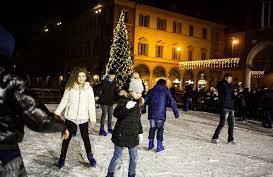 Già attiva in piazza Roma la pista di ghiaccio Resterà fino al 31 gennaio