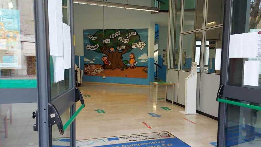 Sassuolo, la bimba sopravissuta alla strage è sola a 11 anni Psicologo per i compagni «Anestetizzati dal dolore»