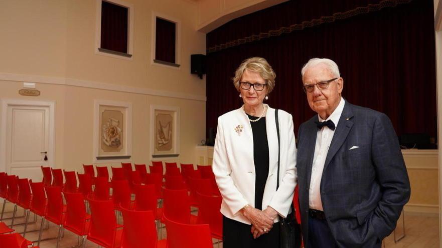 Un nuovo gestore per il teatro donato dai Neumann a Chianni