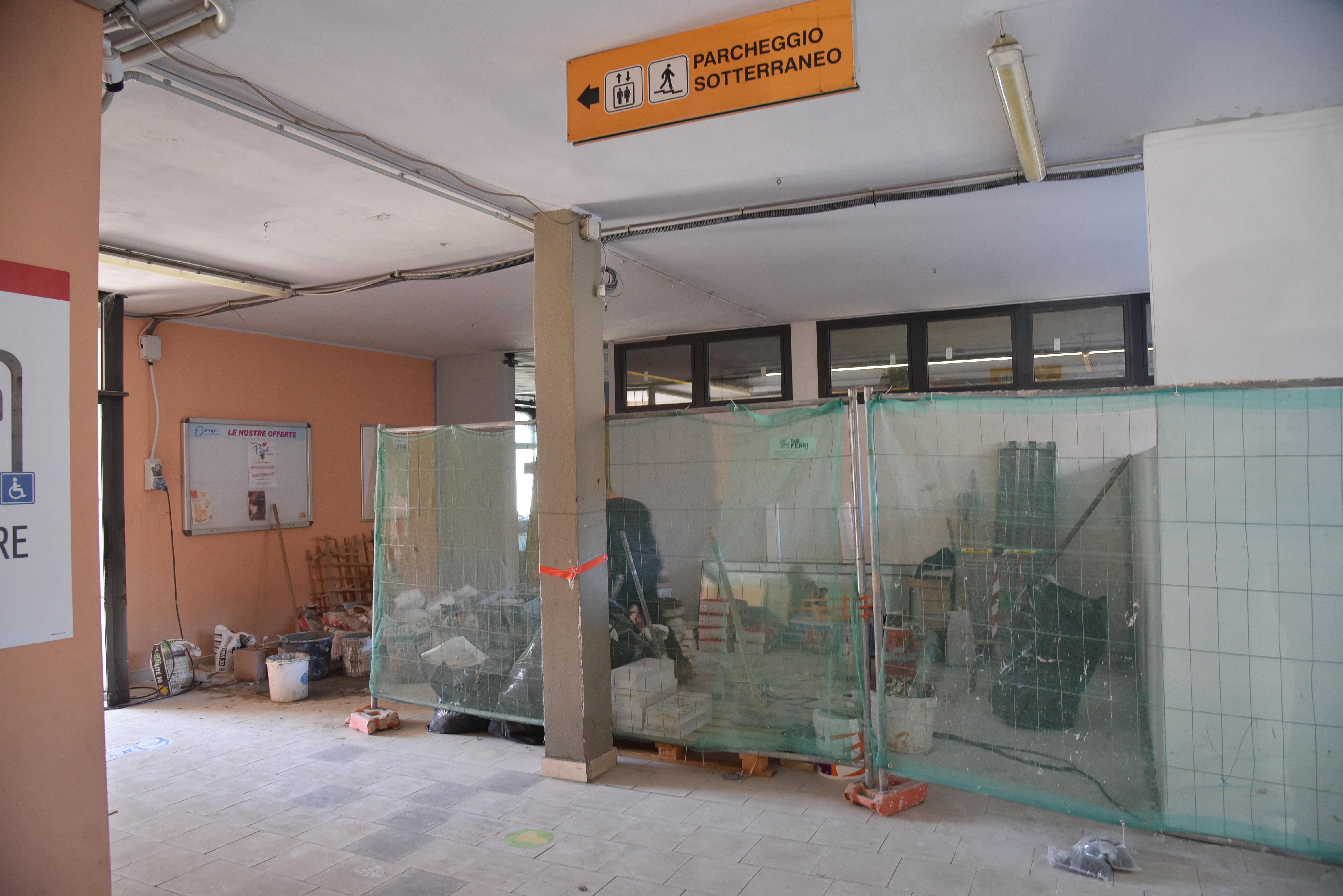 Lavori in corso nel fondo alla Cittadella: un nuovo supemercato è pronto a presentarsi alla città (Foto AgenziaBF)