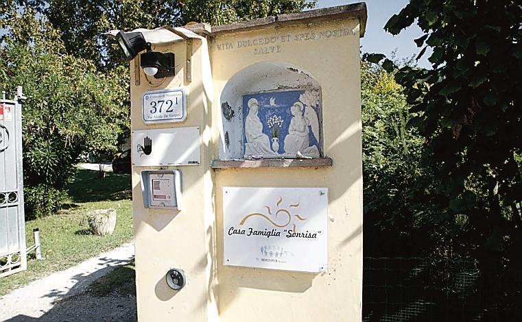 «Mi hanno tolto mio figlio»: infermiera e volontaria della casa famiglia di Stiava sotto inchiesta 