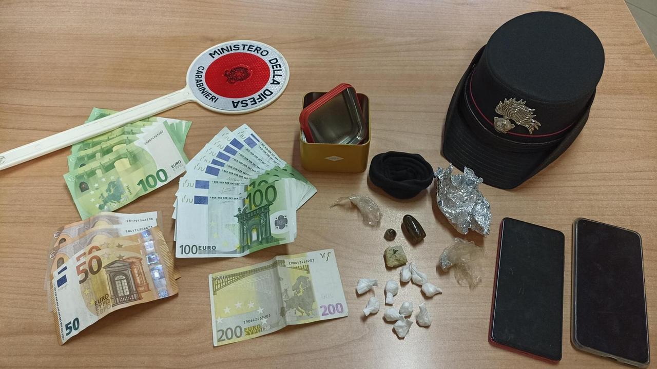 La droga sequestrata dai carabinieri di Vernio