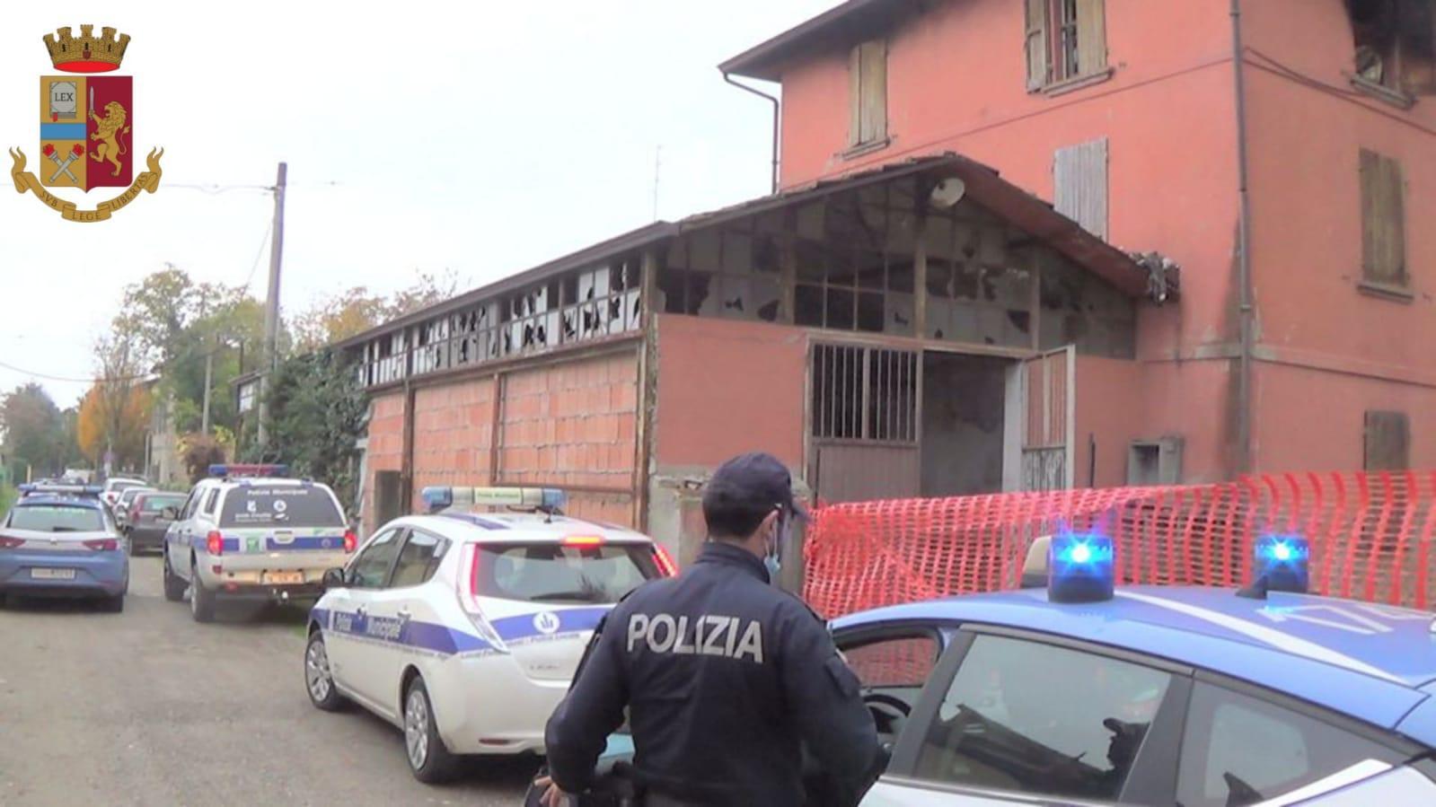 Reggio Emilia, retata della polizia nell'ex moschea abbandonata di via Adua
