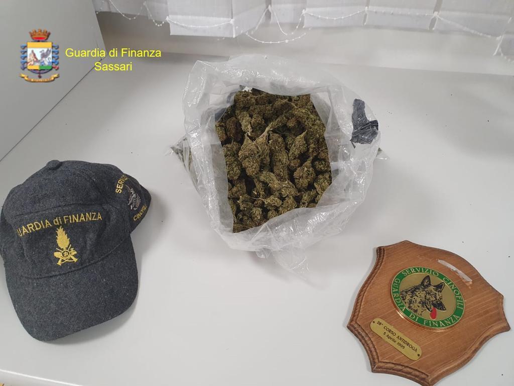 Olbia, a scuola con la droga: arrestato uno studente