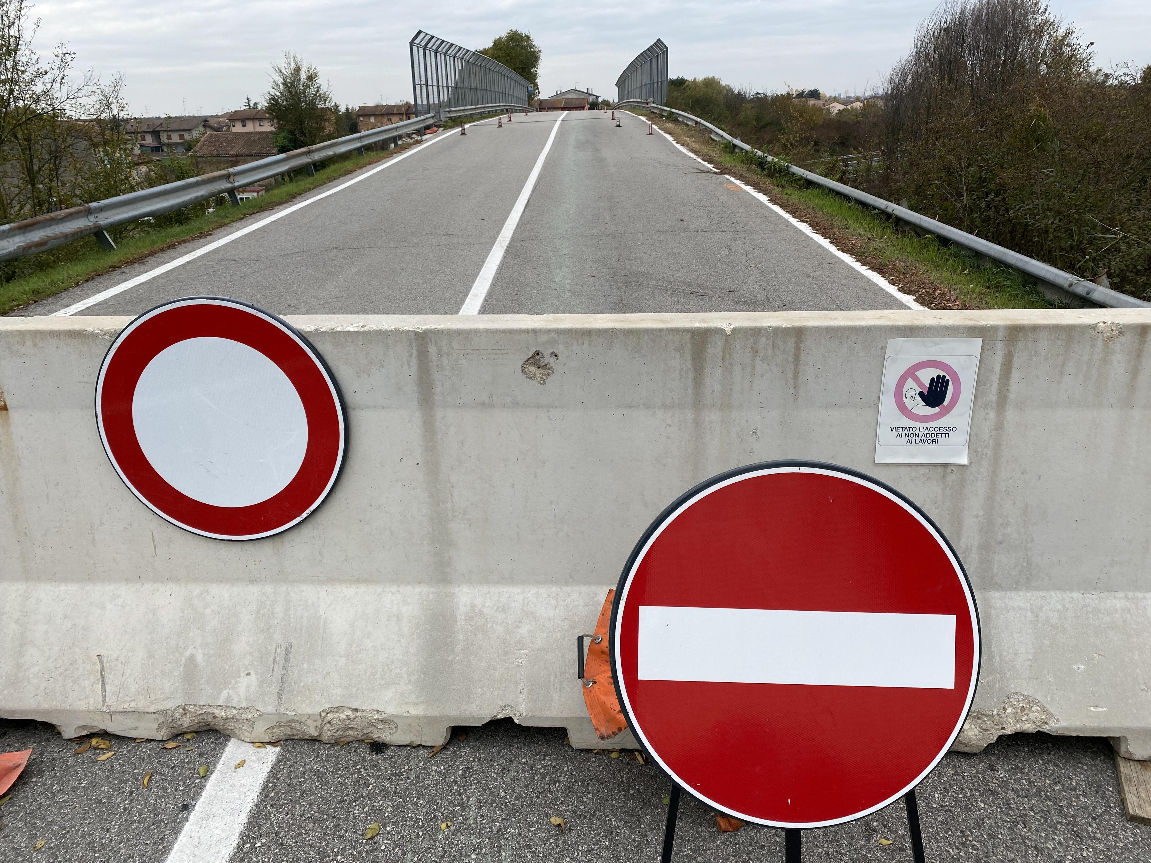 Traffico a senso alternato sul ponte di Masi San Giacomo 