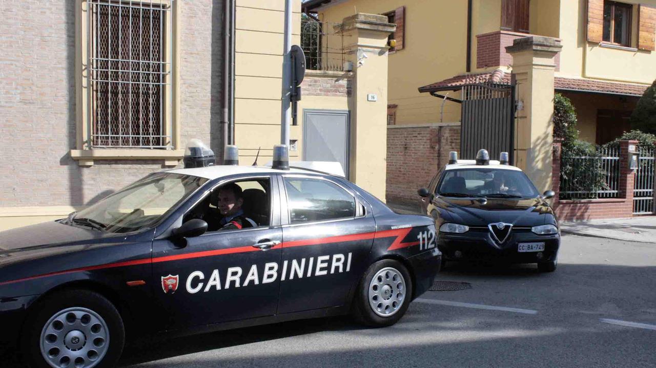 Voleva lanciarsi nel vuoto, salvato dai carabinieri