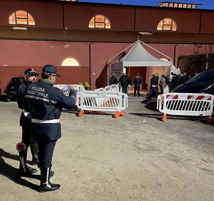 Ressa davanti alla Fonderia 1 Interviene la Municipale