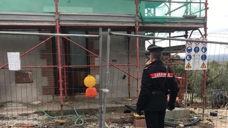 Cantiere abusivo alla villetta: denunciato