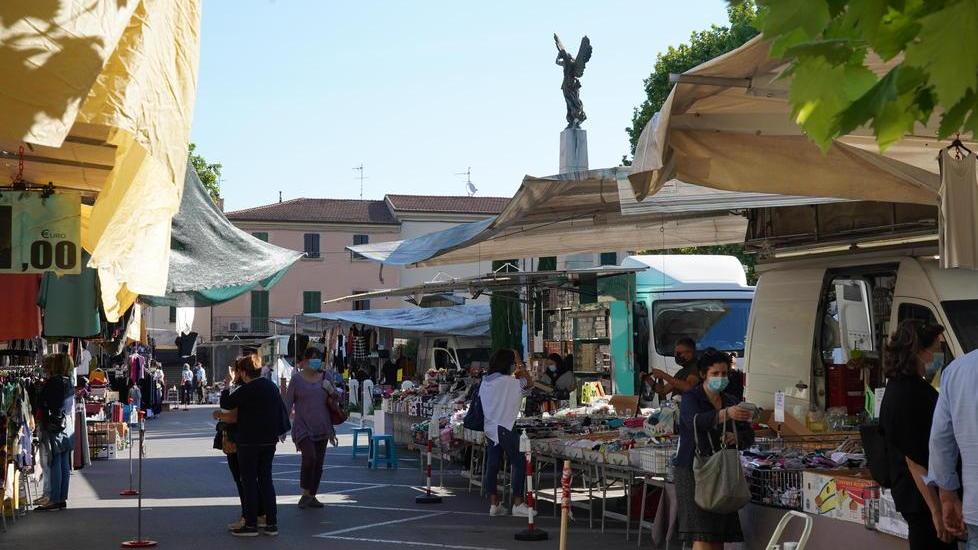 Ponsacco, gli ambulanti chiedono tutto il mercato in corso Matteotti