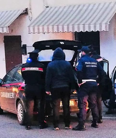 Troppe persone in casa Problemi coi documenti