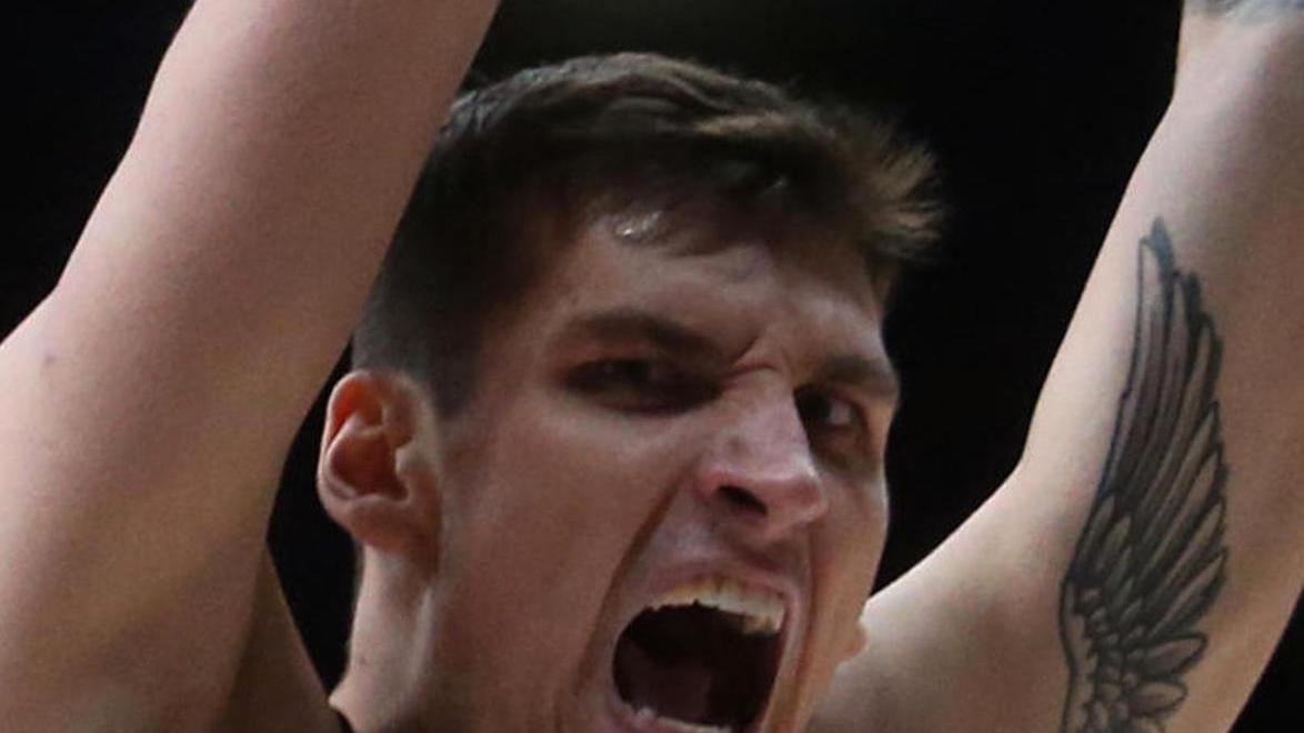 L’ala Mitoglou si frattura il piede