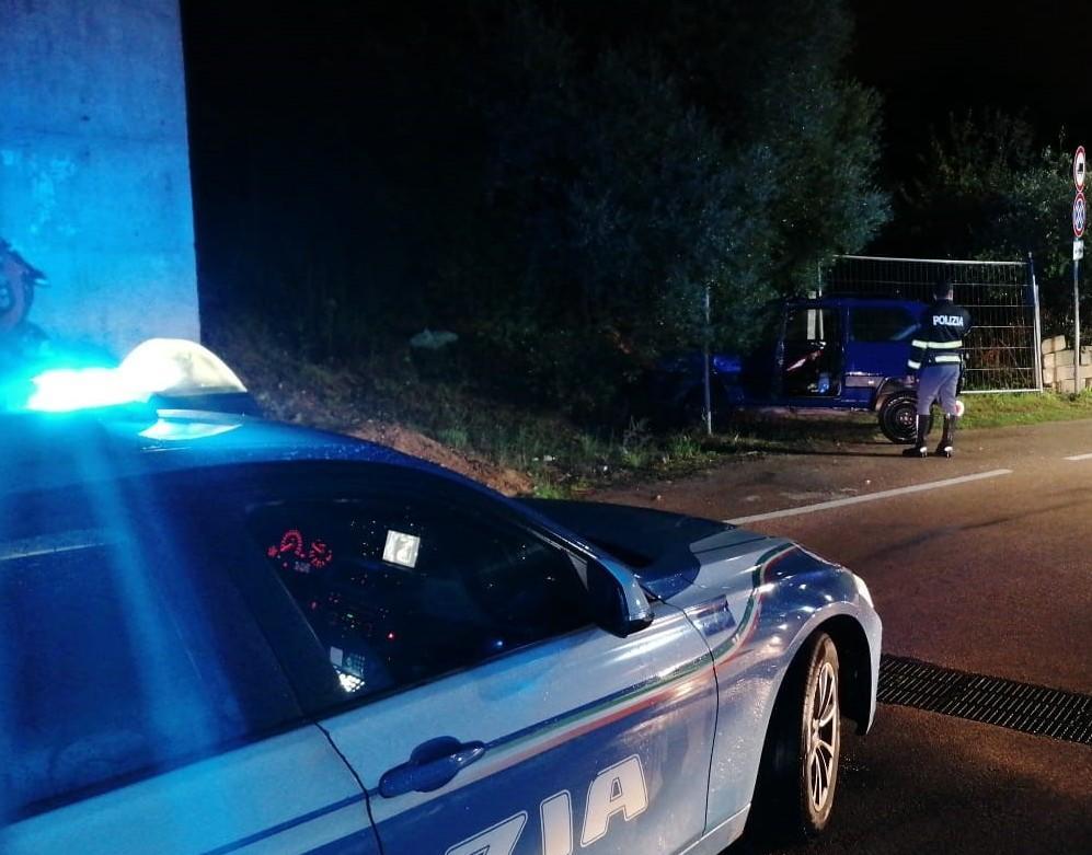 Panda fuori strada, grave 30enne 