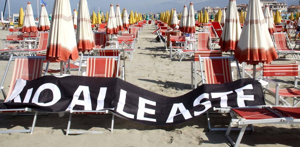 Spiagge all'asta, c'è un piano per tutelare i balneari. Escluso chi non paga il canone da anni 
