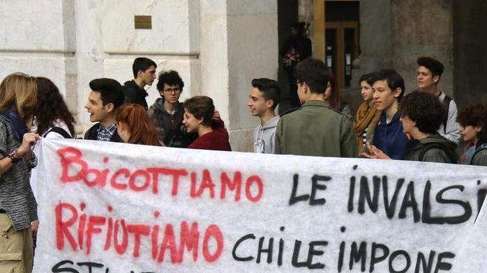 Studenti ferraresi “bocciati” ai test Invalsi: «Colpa di Covid e mentalità umanistica»