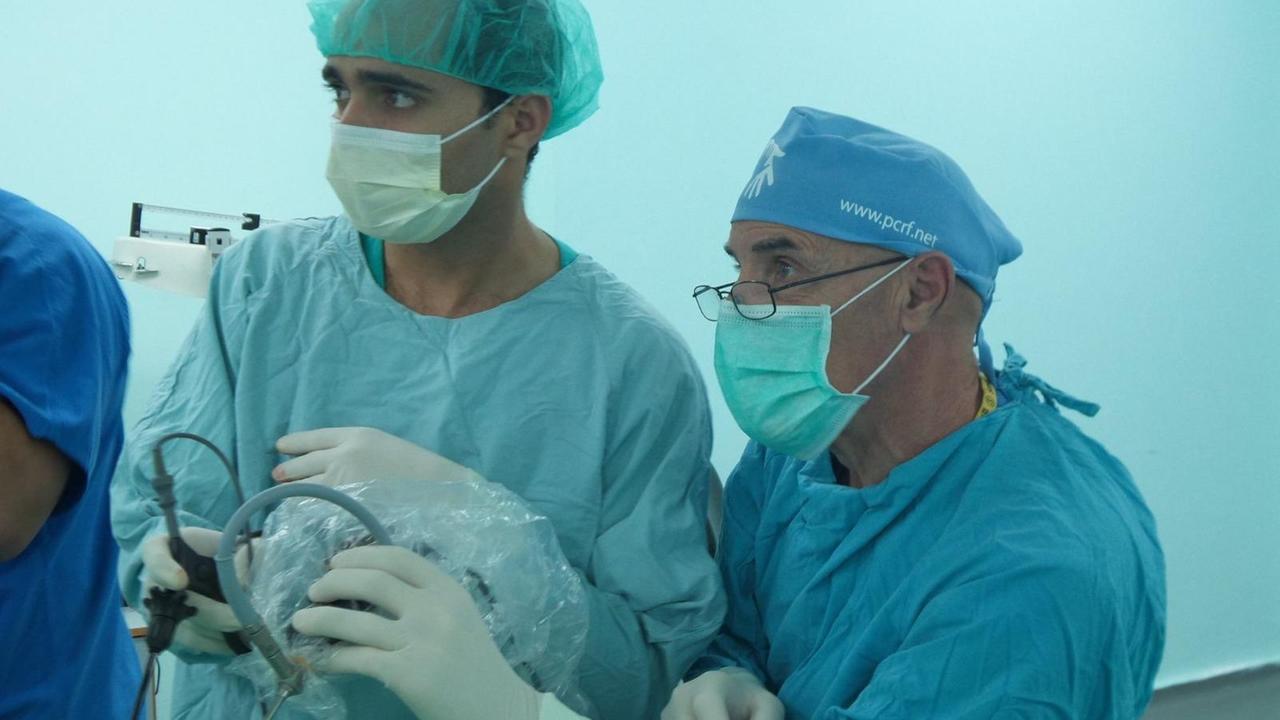Il chirurgo Gianfranco Menconi: primo al mondo ha usato la robotica