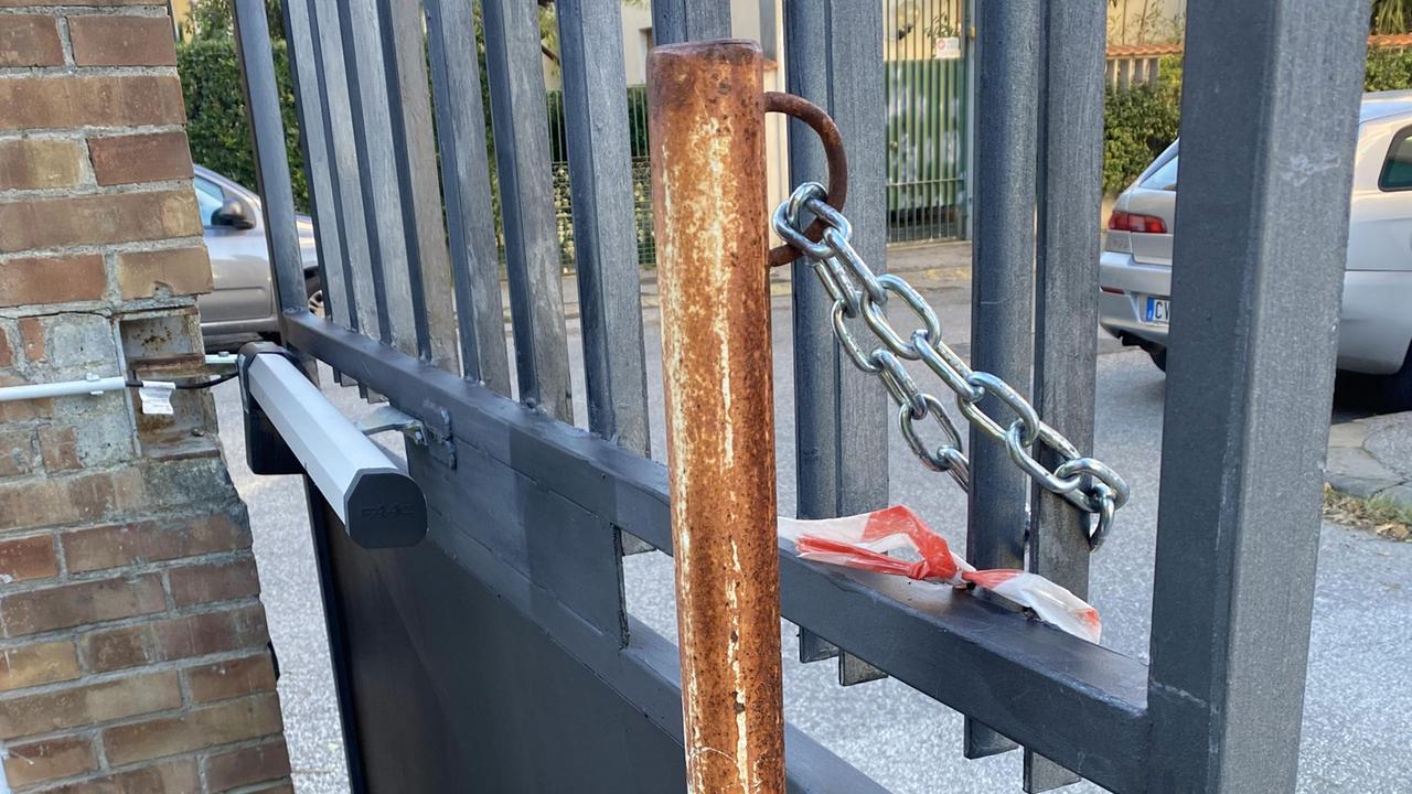 Il cancello automatico dopo il danneggiamento