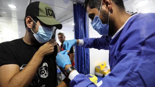 Vaccini: l'Iraq riceve 1,2 milioni di dosi Pfizer da Covax