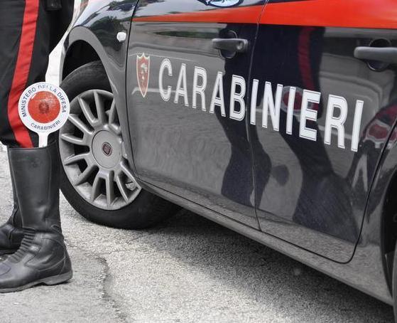 I carabinieri indagano per risalire all'identità dei ladri
