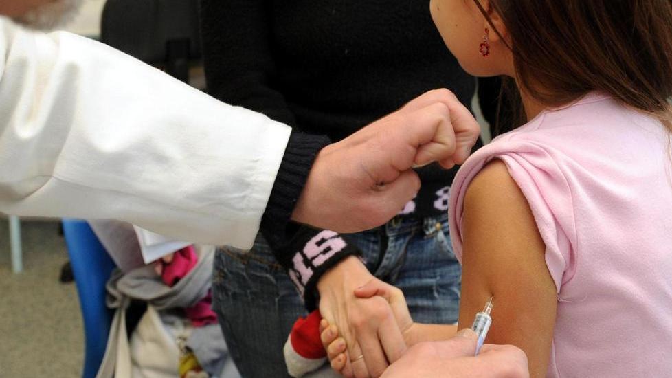 Coronavirus, vaccino ai bambini da metà dicembre. I pediatri toscani: «Pronti per organizzare la campagna»