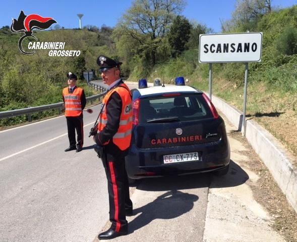 Un posto di blocco dei carabinieri di Scansano (foto d'archivio)