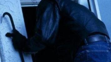 Settantenne affronta, spinge e mette in fuga un giovane malvivente