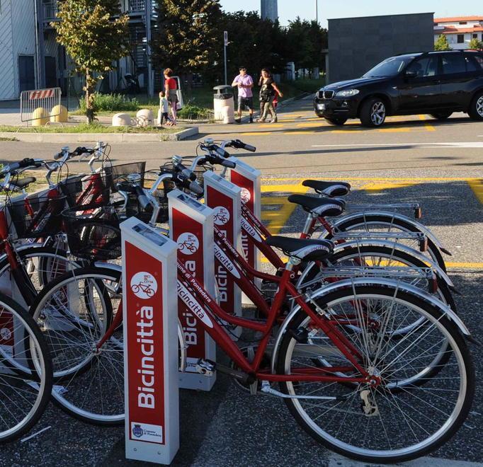 Dodici stazioni di ricarica per le biciclette elettriche