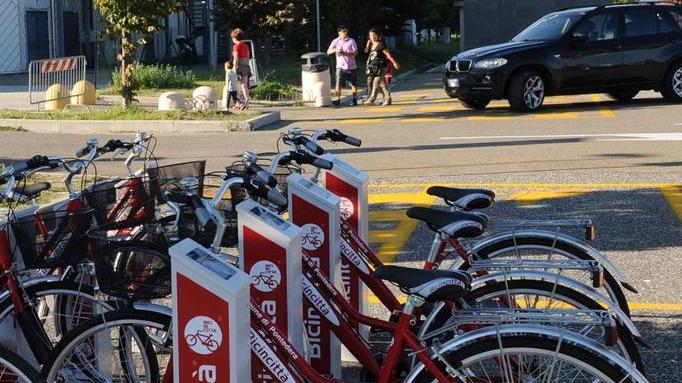 Dodici stazioni di ricarica per le biciclette elettriche