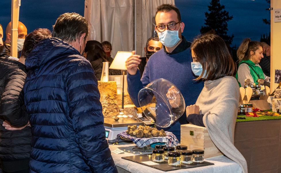 Due giorni di gusto, cooking show e cultura E tornano i pentoloni di riso al tartufo gratis