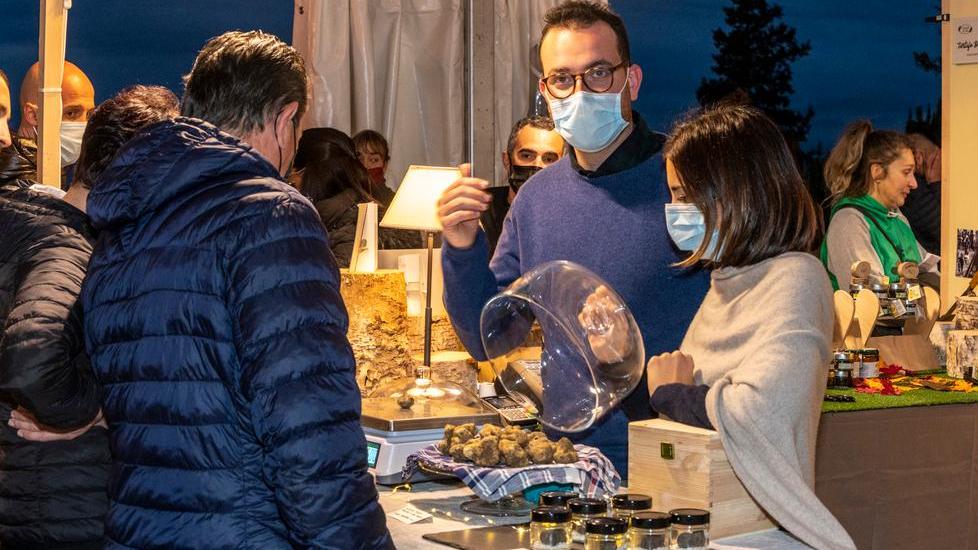 Due giorni di gusto, cooking show e cultura E tornano i pentoloni di riso al tartufo gratis