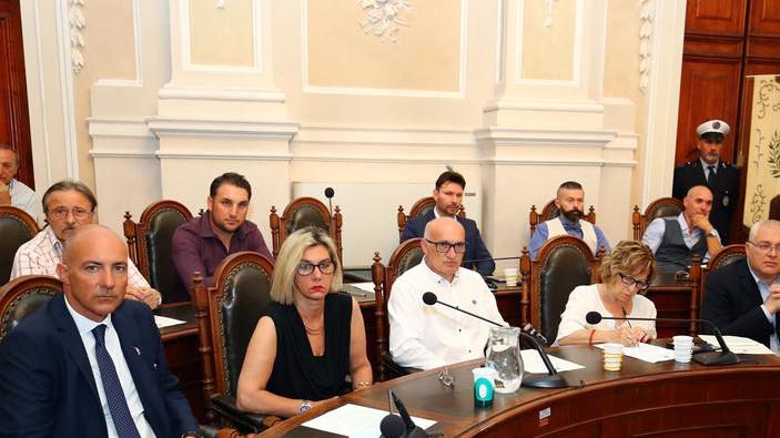 «Non sanno cosa sia il dialogo» L’opposizione punta il dito