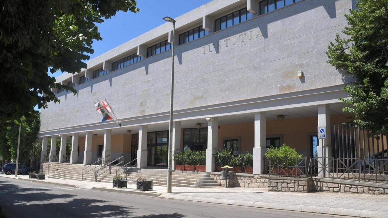 Tribunale a Olbia, 14 sindaci insorgono 