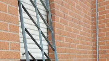 Modena, ladri assaltano la villa in via Tobagi con gli anziani in casa