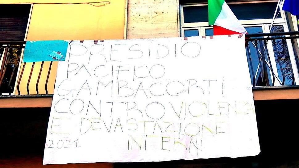 Gli studenti occupano il Gambacorti per difenderlo dai vandali
