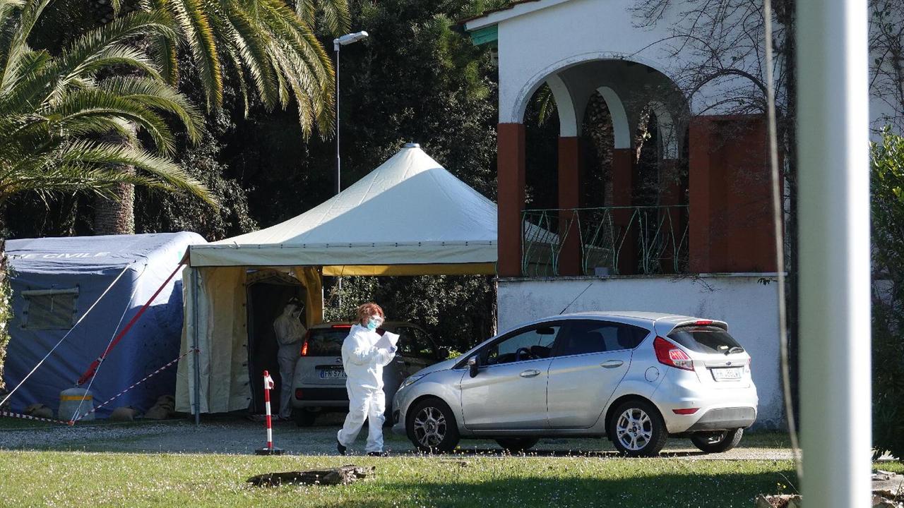 Alunno positivo in scuola una media in Versilia: caos tamponi a villa Pergher