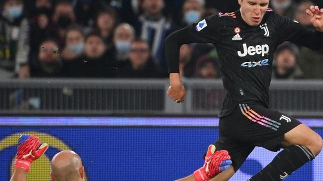 Contropiede e rigori, è la Juve di Max La Lazio non morde senza Immobile