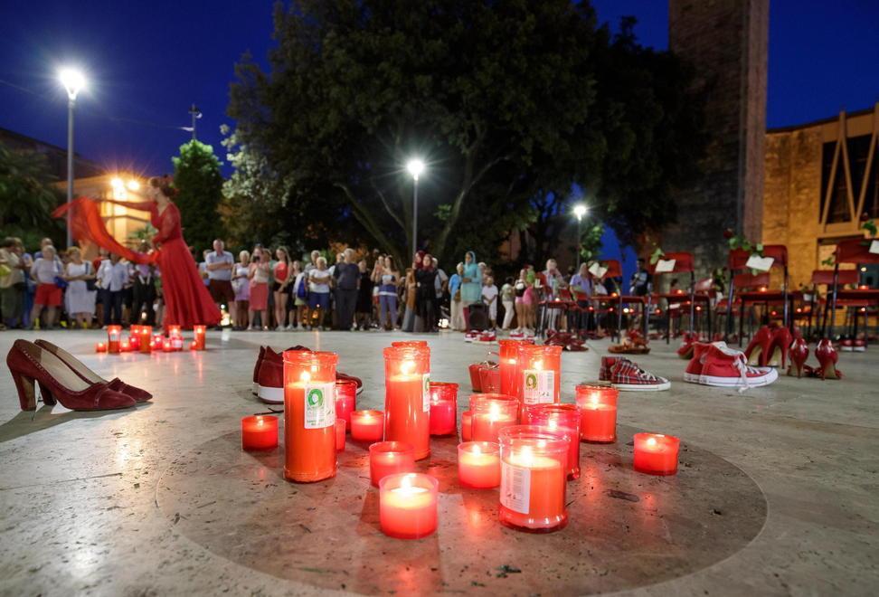 In piazza del Popolo “flash mob” per dire no alla violenza sulle donne