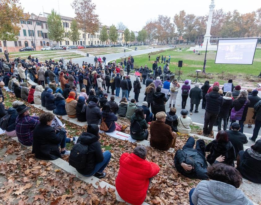 No Vax, in 200 ma “statici”