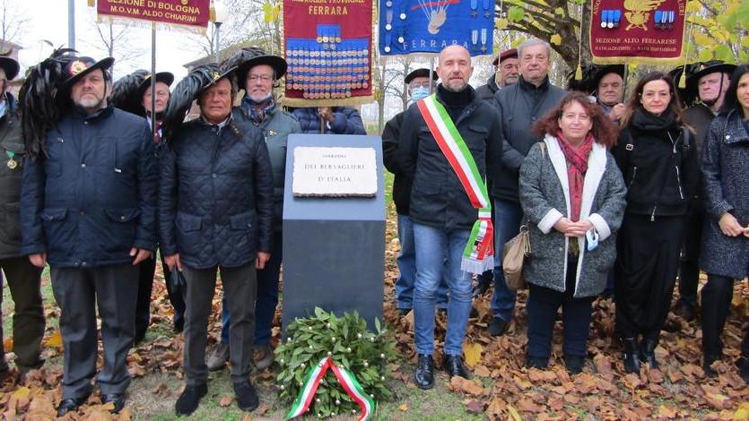 Memoria più forte degli atti vandalici La corona è tornata