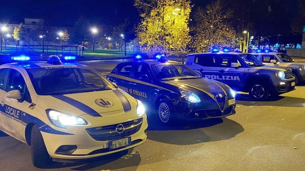 Polizia nelle discoteche: quasi tre ore di verifiche a clienti e buttafuori