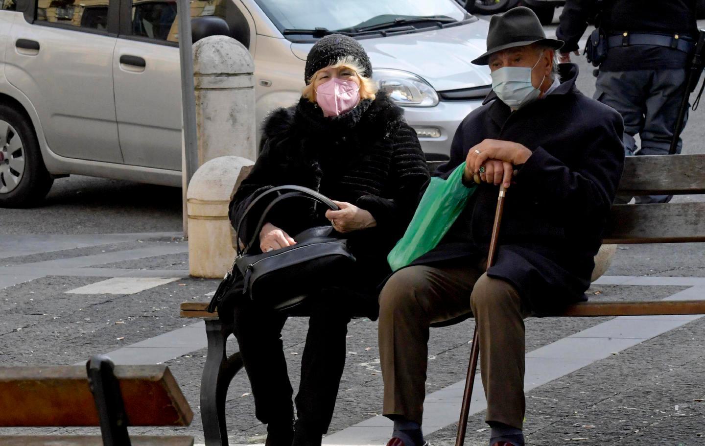  Carbonia, mascherina anche all’aperto 